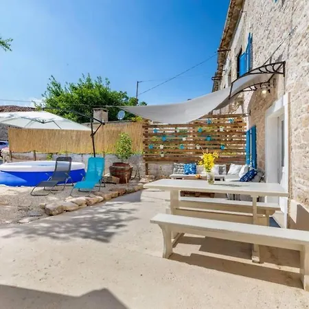 Casa Di Pietra Matelici 빌라 Divšići