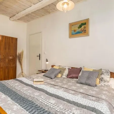 Casa Di Pietra Matelici Divšići